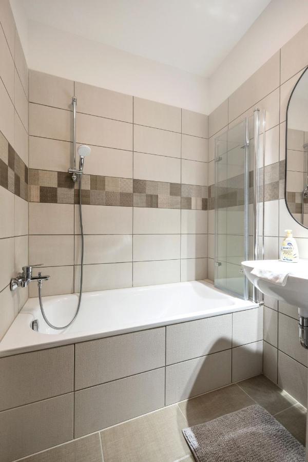 Walnut Tree Apartment Budapest Eksteriør bilde